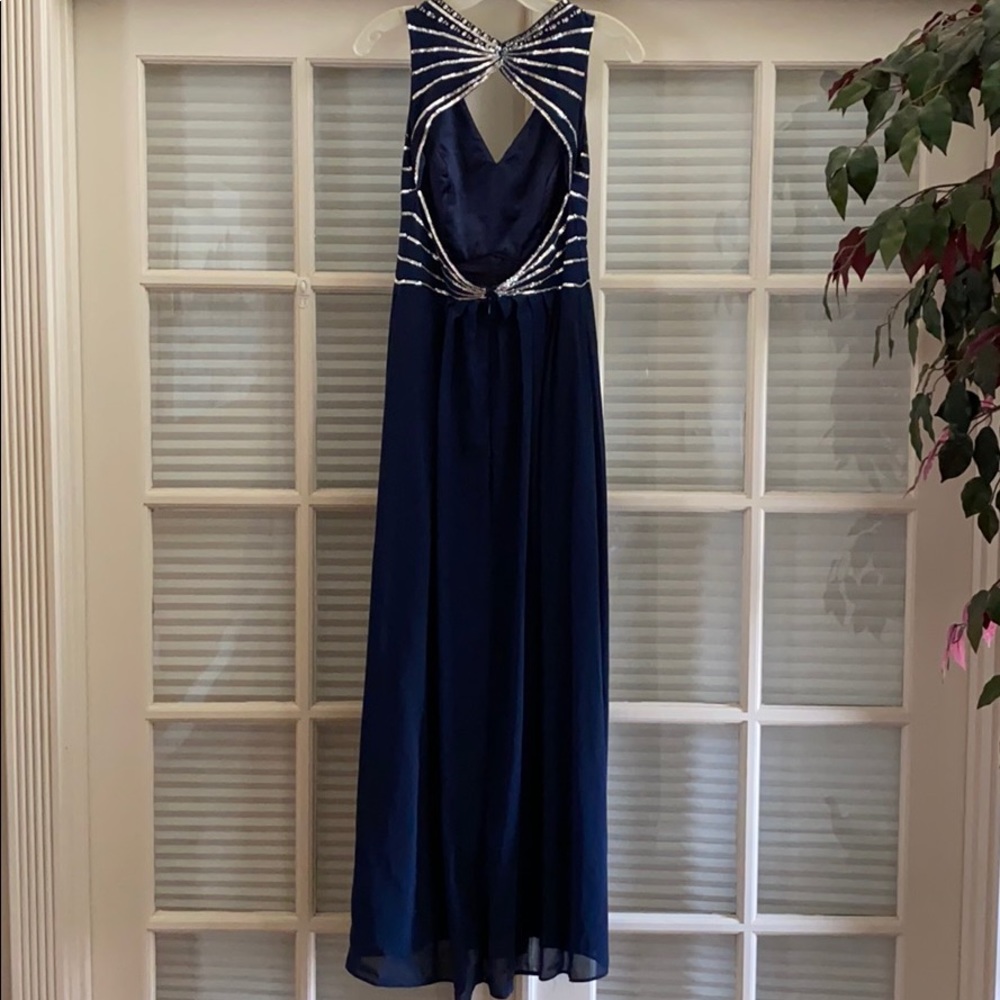 Minuet long formal dress - Picture 2 of 4